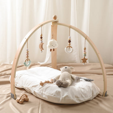 Wooden baby play gym stimulates development – hangers, safe materials | 0+ months