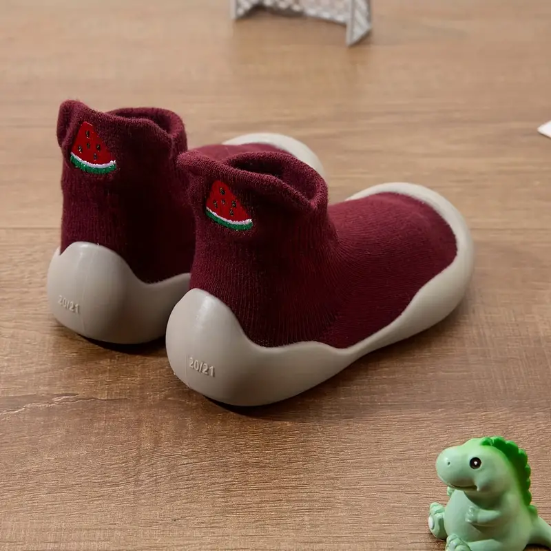 Barefoot baby shoes support natural foot development – flexible, non-slip sole | first walkers