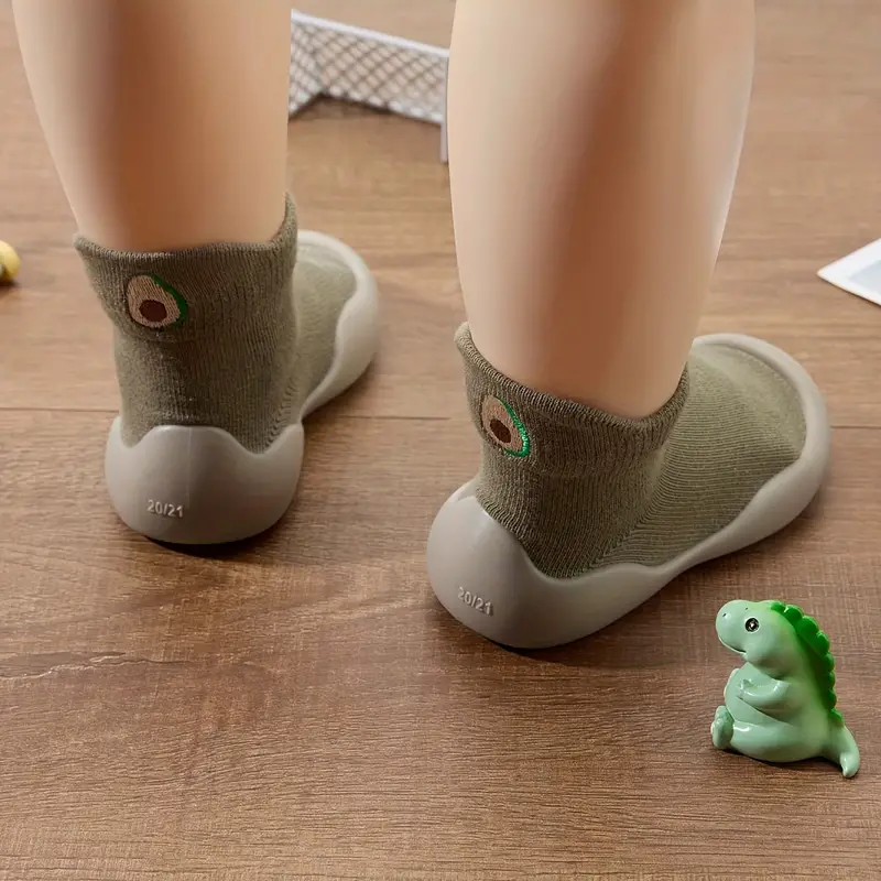 Barefoot baby shoes support natural foot development – flexible, non-slip sole | first walkers