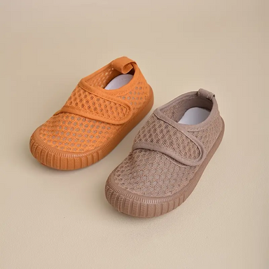 Barefoot shoes support natural foot development – flexible, breathable, ergonomic | for active kids