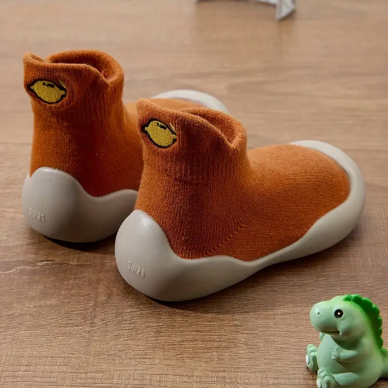 Barefoot baby shoes support natural foot development – flexible, non-slip sole | first walkers