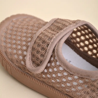 Barefoot shoes support natural foot development – flexible, breathable, ergonomic | for active kids