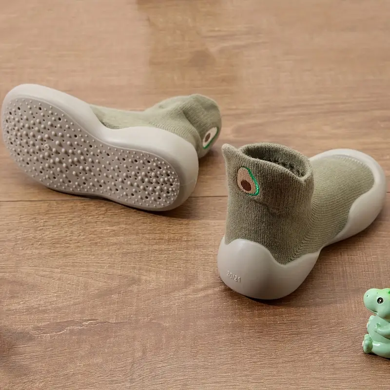 Barefoot baby shoes support natural foot development – flexible, non-slip sole | first walkers