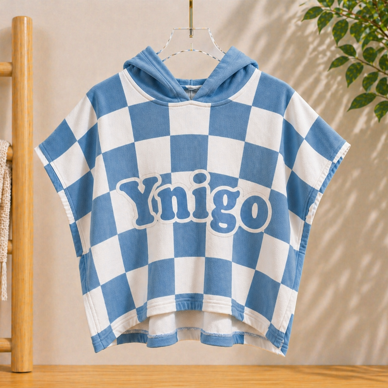 Personalised hooded bath cape with embroidered name – soft, absorbent, quick-drying | swimming