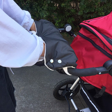 Pushchair hand muffs keep hands warm – waterproof and windproof | stroller mitts