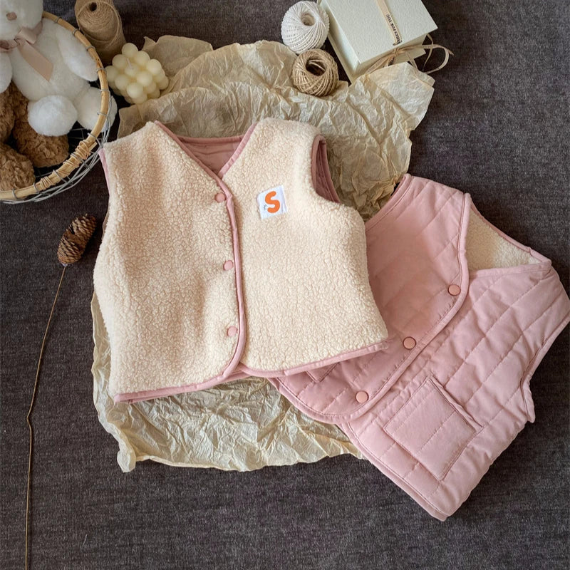 Reversible gilet for two different looks – lightweight, warm, easy-zip | children's outerwear