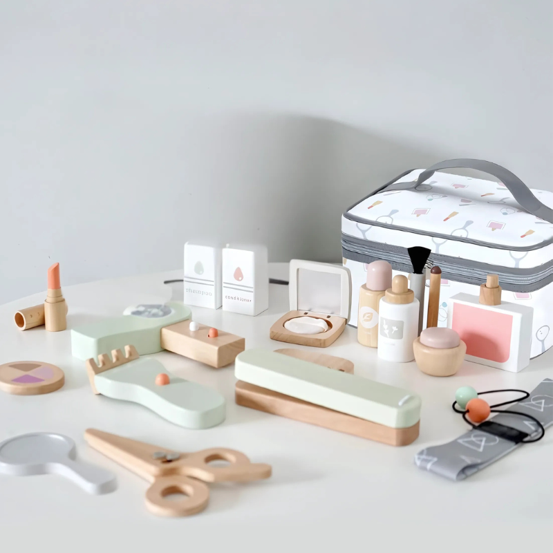 Wooden make-up set with 16 pieces – beauty salon toy for role play | Kids