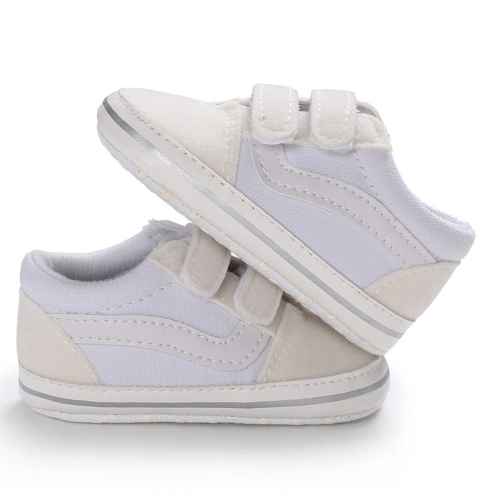 Baby trainers with soft sole – lightweight, easy velcro fastening | first steps