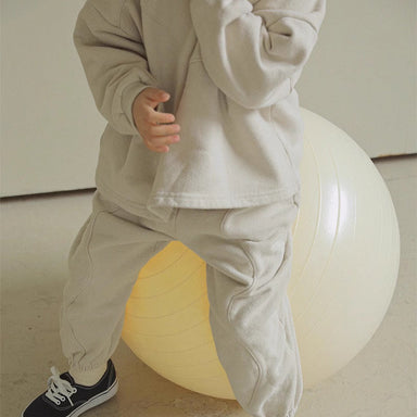 Kids jogging suit with soft fleece fabric – relaxed fit, elastic waistband | two-piece set