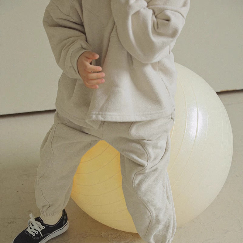 Kids jogging suit with soft fleece fabric – relaxed fit, elastic waistband | two-piece set