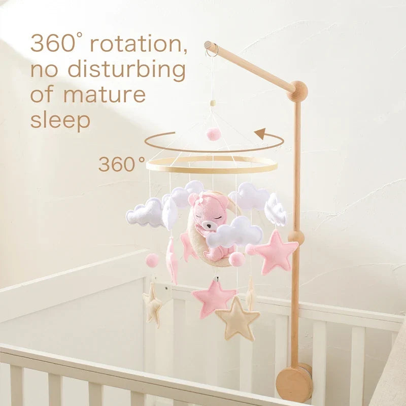 Wooden cot mobile with bears and stars – soft colours, felt figures | nursery decor