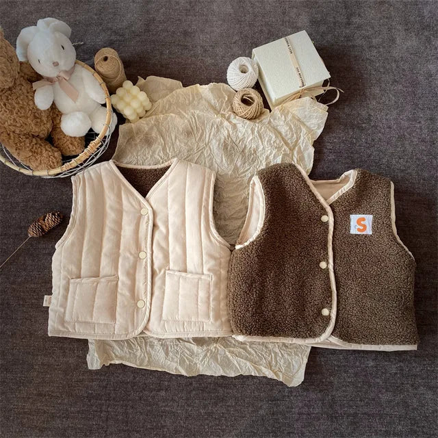 Reversible gilet for two different looks – lightweight, warm, easy-zip | children's outerwear