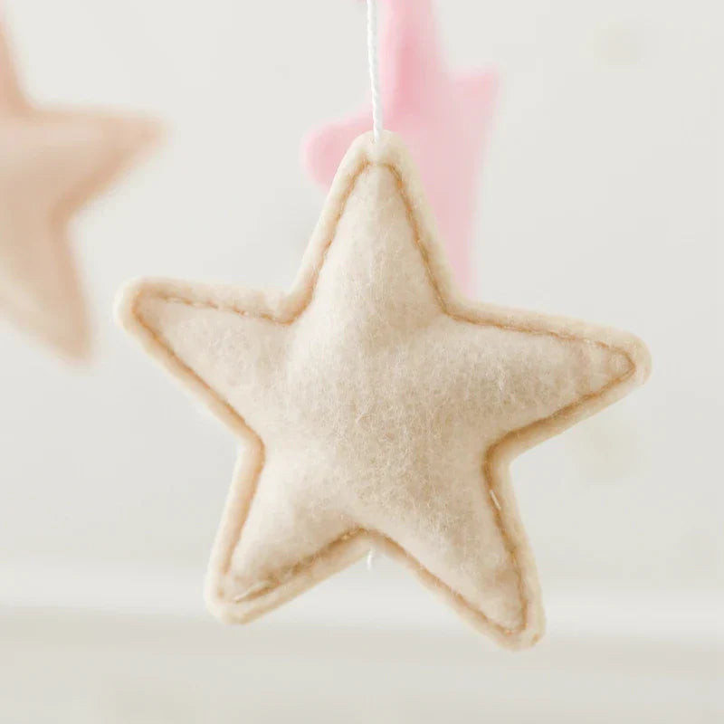 Wooden cot mobile with bears and stars – soft colours, felt figures | nursery decor