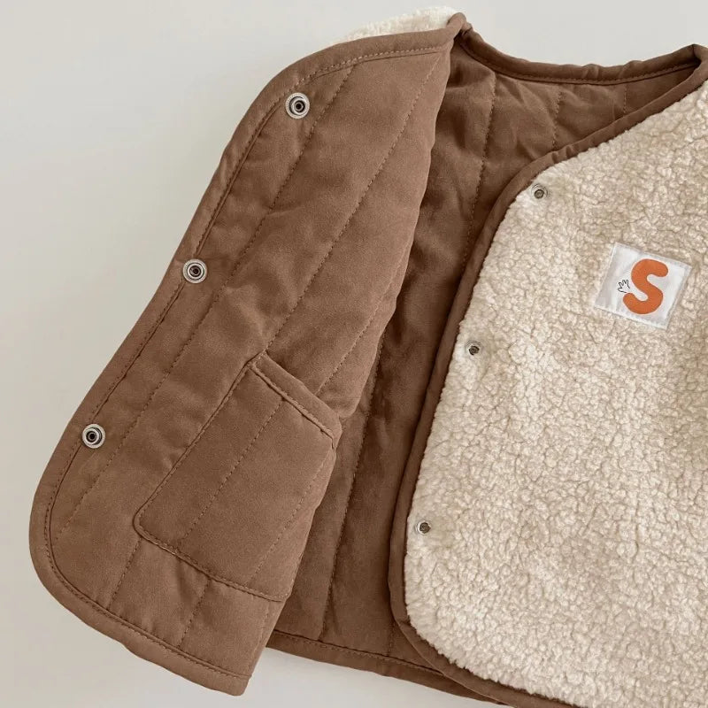 Reversible gilet for two different looks – lightweight, warm, easy-zip | children's outerwear