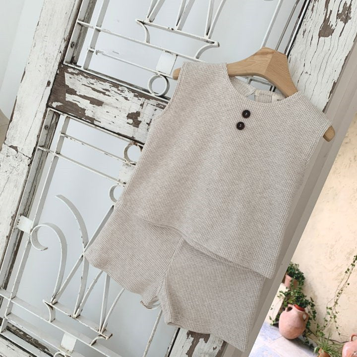 Waffle-knit toddler set – button detail, breathable cotton | unisex summer outfit