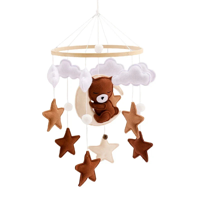 Wooden cot mobile with bears and stars – soft colours, felt figures | nursery decor
