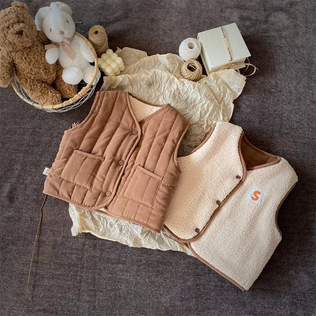 Reversible gilet for two different looks – lightweight, warm, easy-zip | children's outerwear