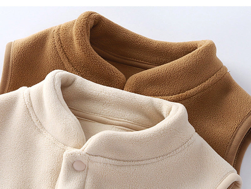 Fleece gilet keeps kids warm – soft, zip, dog print | unisex bodywarmer