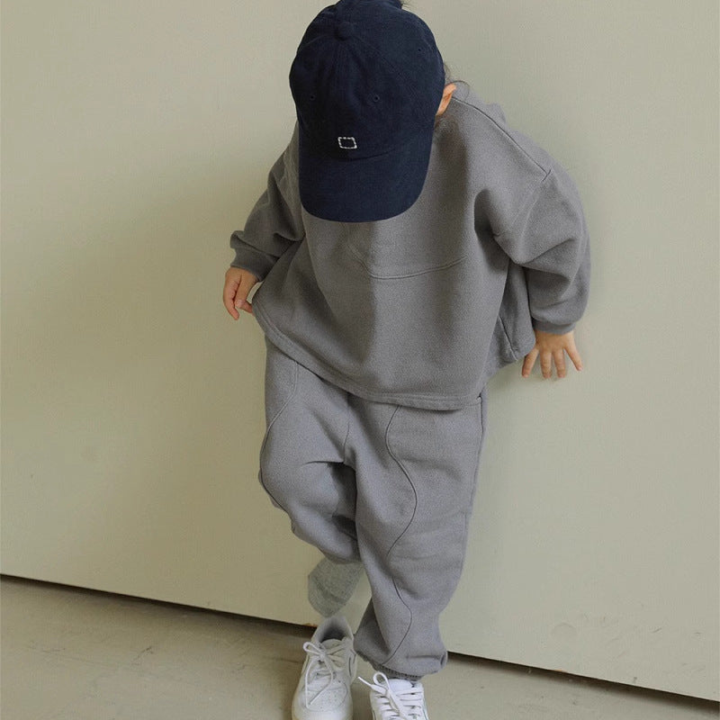 Kids jogging suit with soft fleece fabric – relaxed fit, elastic waistband | two-piece set