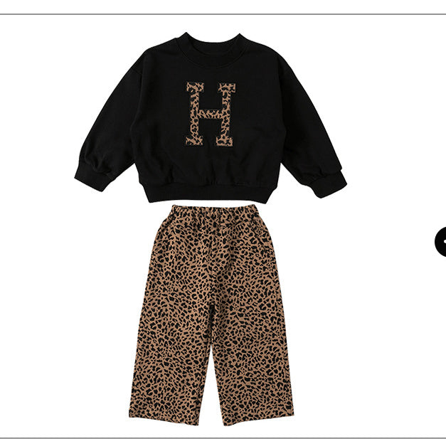 Jumper and trousers set with leopard print – soft cotton, elastic waistband | Girls