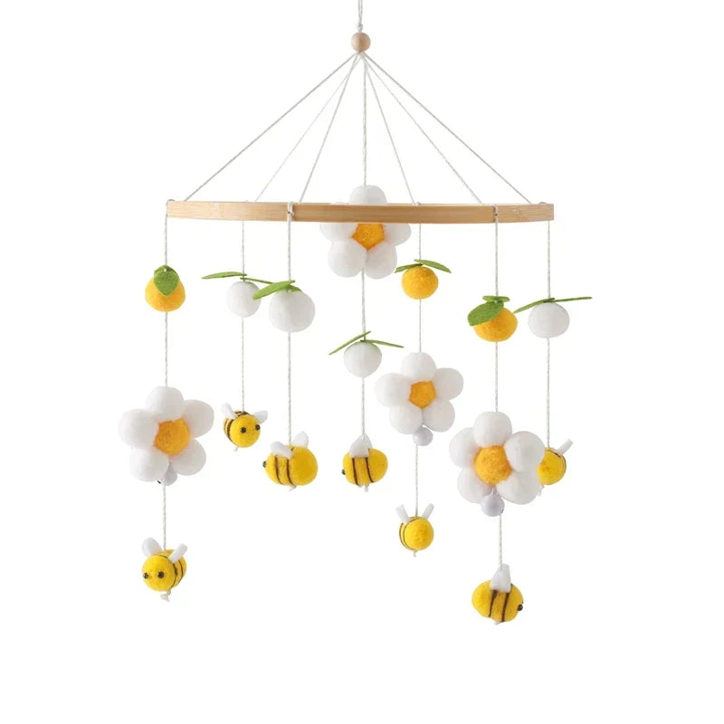 Wooden cot mobile with bears and stars – soft colours, felt figures | nursery decor