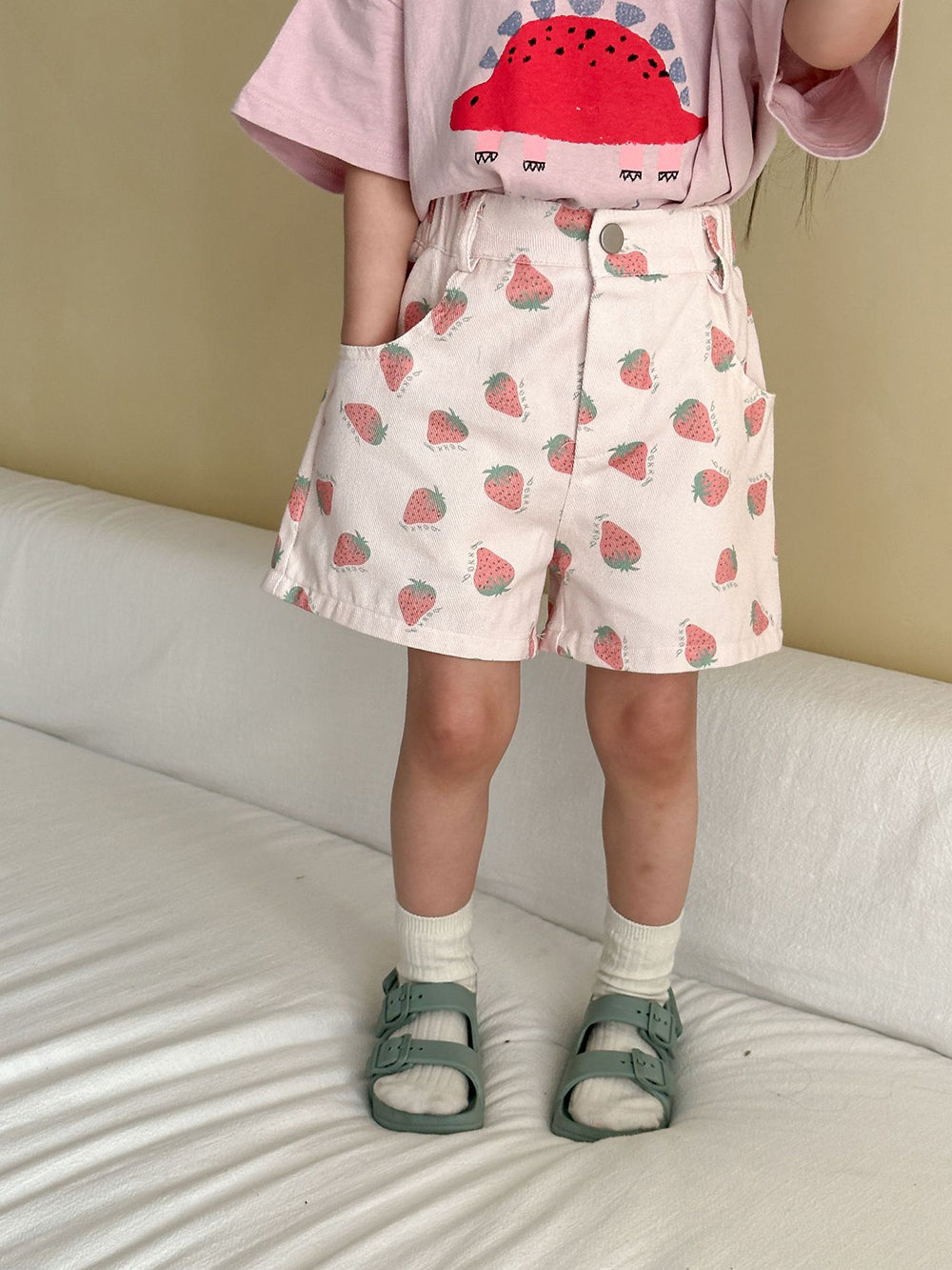 Girls' shorts with strawberry print – cotton, elastic waist | Playful summer style