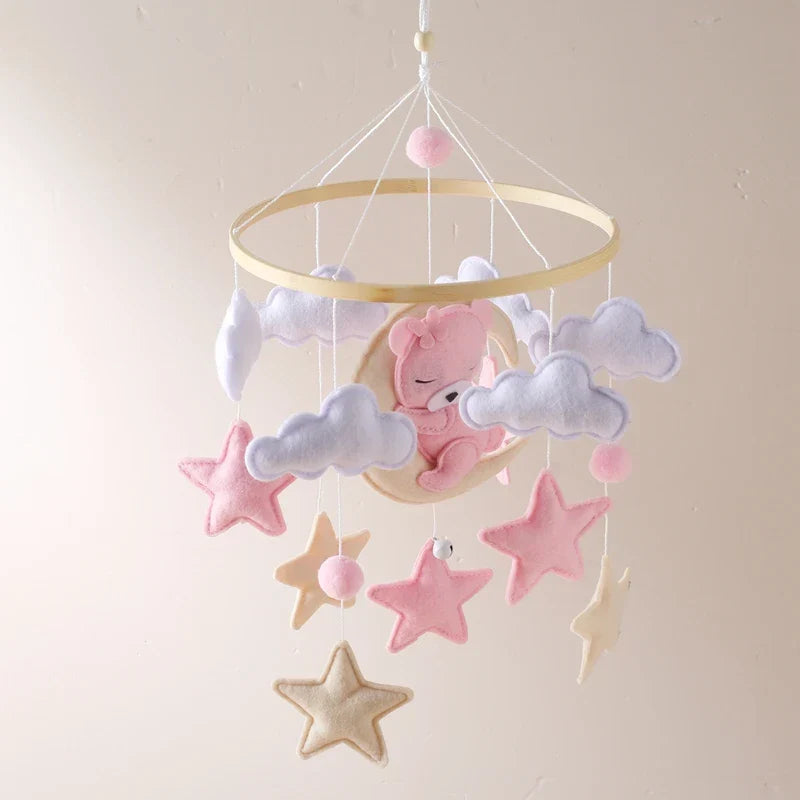 Wooden cot mobile with bears and stars – soft colours, felt figures | nursery decor
