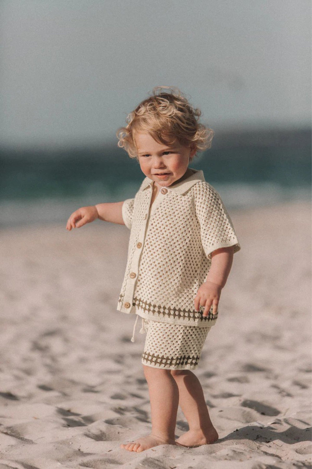 Crochet baby set with collar and wooden buttons – breathable, unisex | 0–2 years
