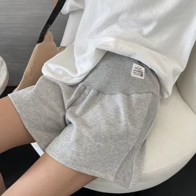 Maternity shorts with elasticated waistband – soft, breathable, flexible | pregnancy