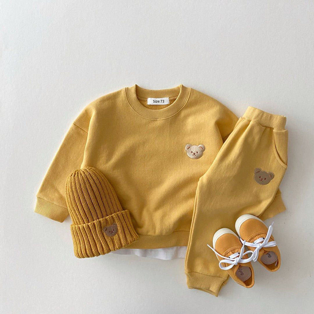 Bear tracksuit keeps kids cosy in soft cotton – elastic waist, easy to wear | kids