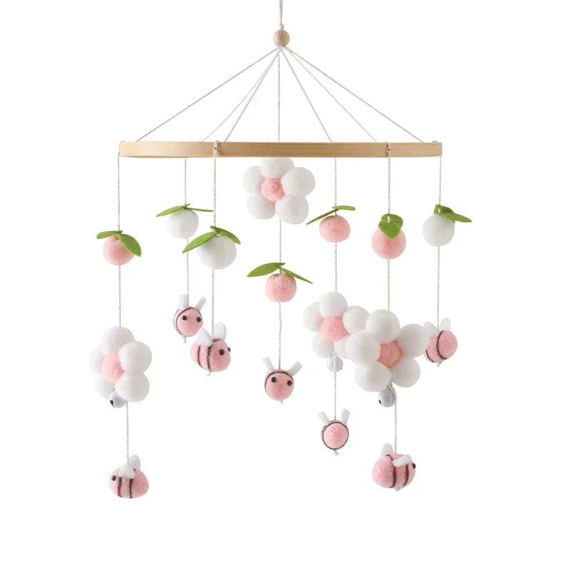 Wooden cot mobile with bears and stars – soft colours, felt figures | nursery decor