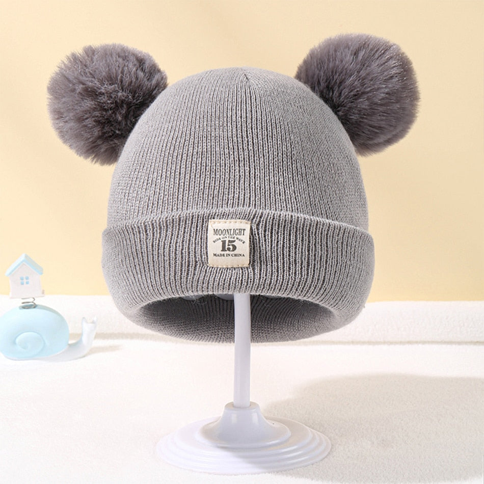 Warm baby beanie with pompom – soft, stretchy, cosy | winter hat