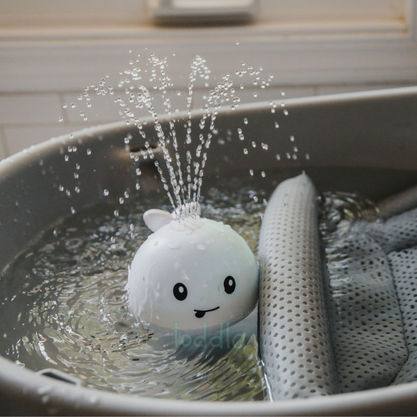 Whale bath toy squirts water – light effects, waterproof | for babies and toddlers