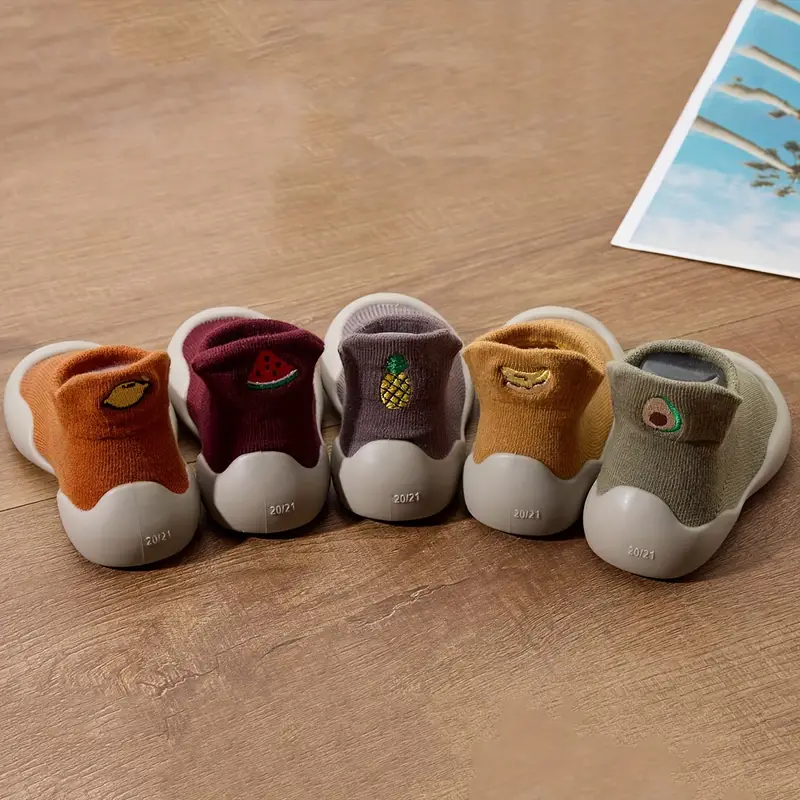 Barefoot baby shoes support natural foot development – flexible, non-slip sole | first walkers