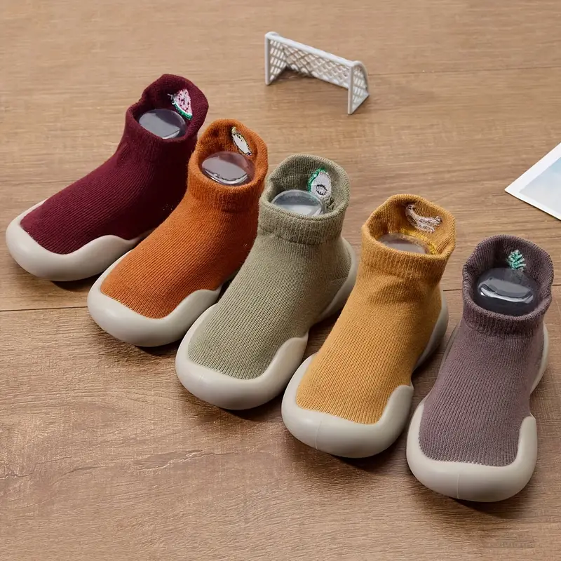 Barefoot baby shoes support natural foot development – flexible, non-slip sole | first walkers