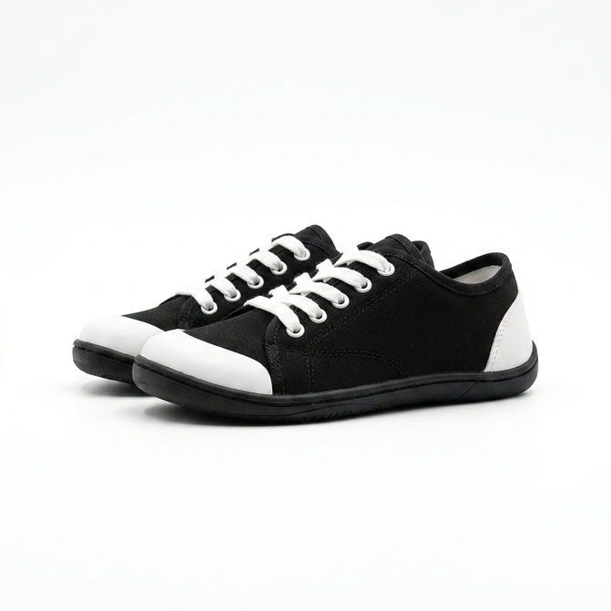 Barefoot kids' shoes support natural foot growth – breathable, lightweight | for active kids