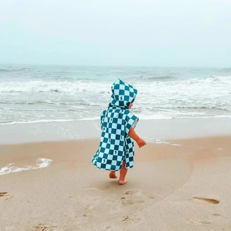 Personalised hooded bath cape with embroidered name – soft, absorbent, quick-drying | swimming