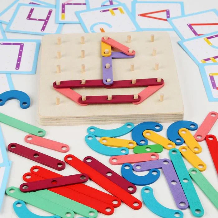 Wooden pegboard boosts creativity and fine motor skills – pattern cards, 42 pegs | educational toy
