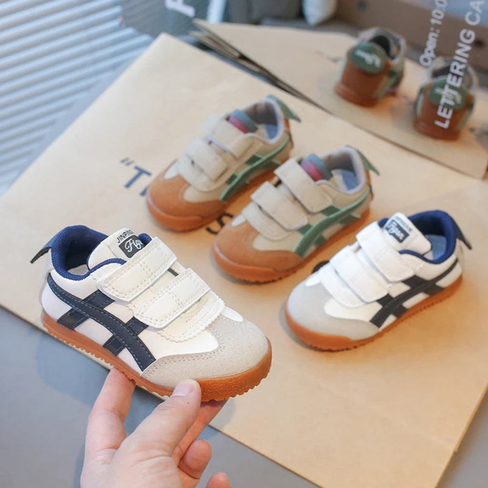 Boys' trainers with breathable mesh – durable, non-slip, easy fasten | kids' sneakers