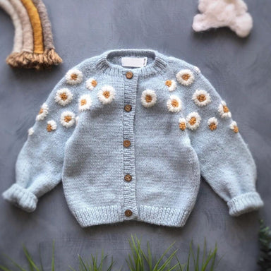 Knitted girls' cardigan with daisy design – soft, buttoned, ribbed cuffs