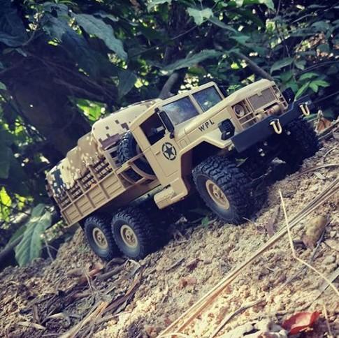 6WD off-road RC car – all-terrain truck with 2.4GHz remote control | Kids