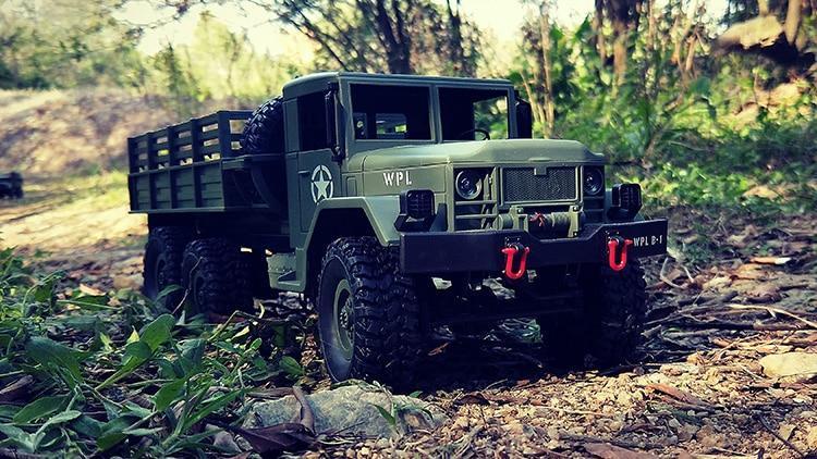 6WD off-road RC car – all-terrain truck with 2.4GHz remote control | Kids