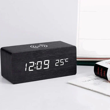 Wooden-look alarm clock with wireless charging – LED display, 3 alarms | digital clock
